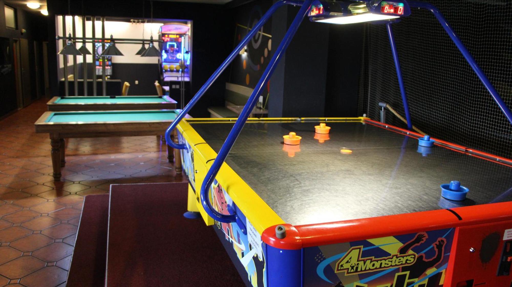 Penzion Raketa Bowling Opava Buitenkant foto